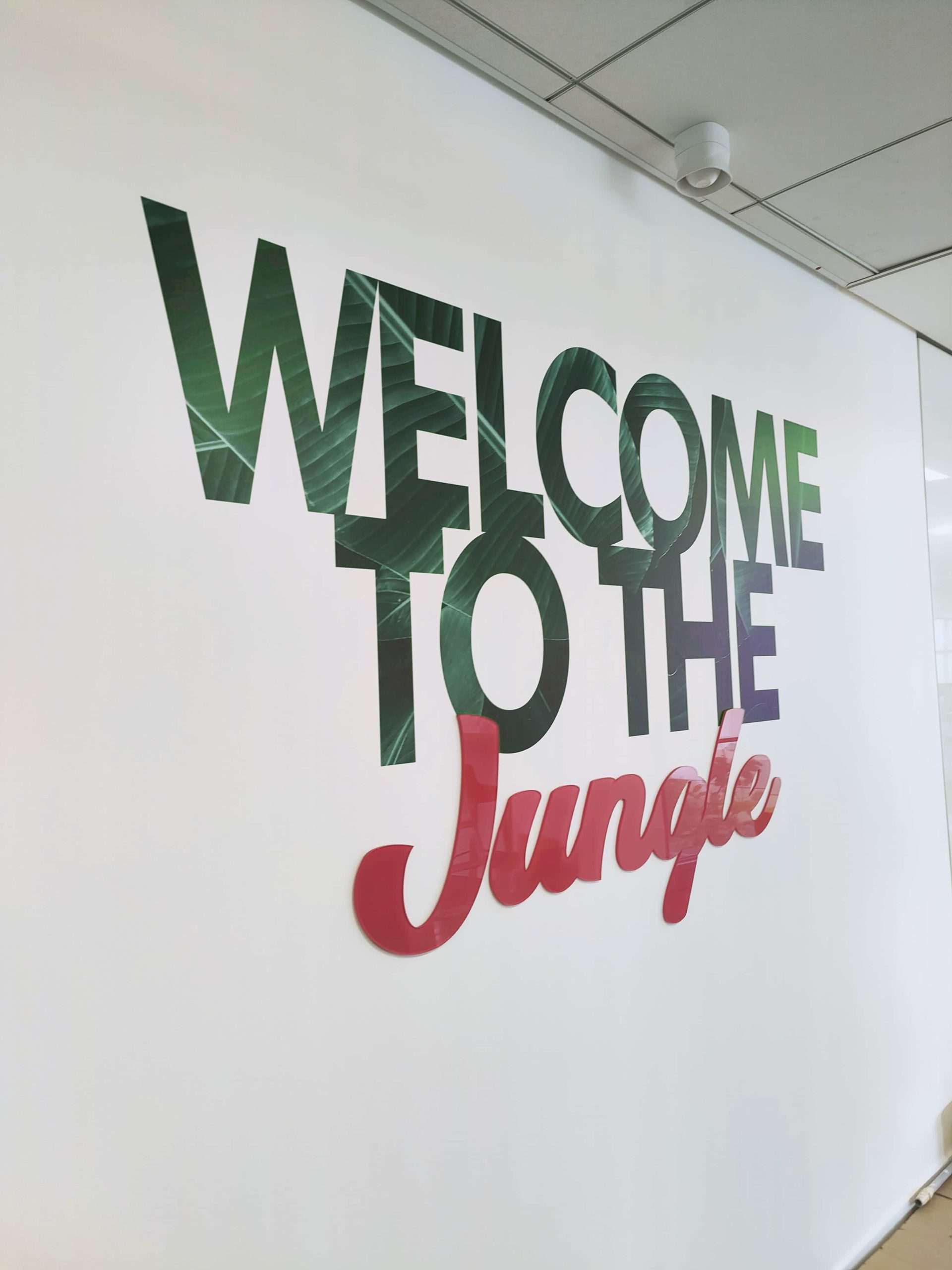 welcome_jungle_plexiglass_lettres_relief_decoupe_mural